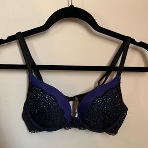 VS Fashion Show Bra/Garter Set
